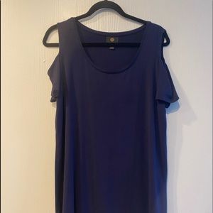 JMCollection Navy cold shoulder T shirt in size M.